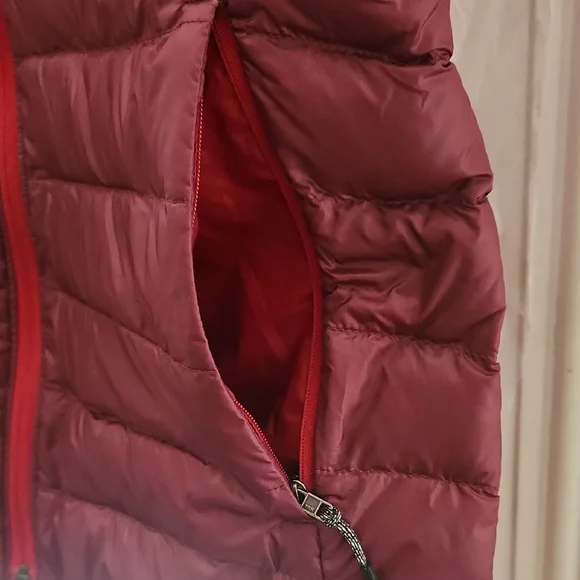 REI Women's Maroon Puffer Vest - Picture 4 of 4